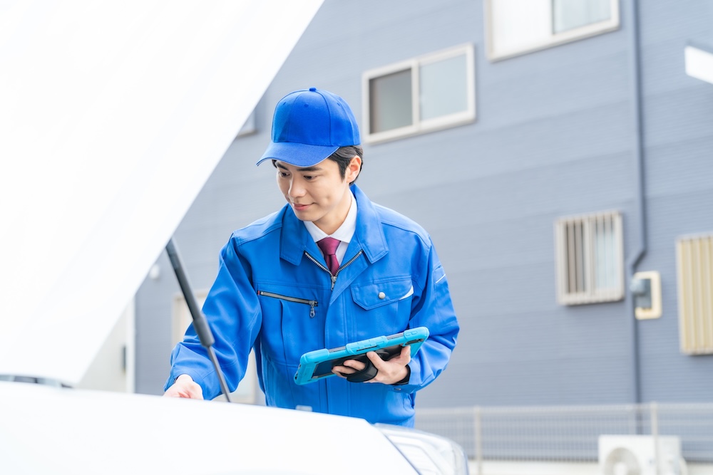 男性の自動車整備士